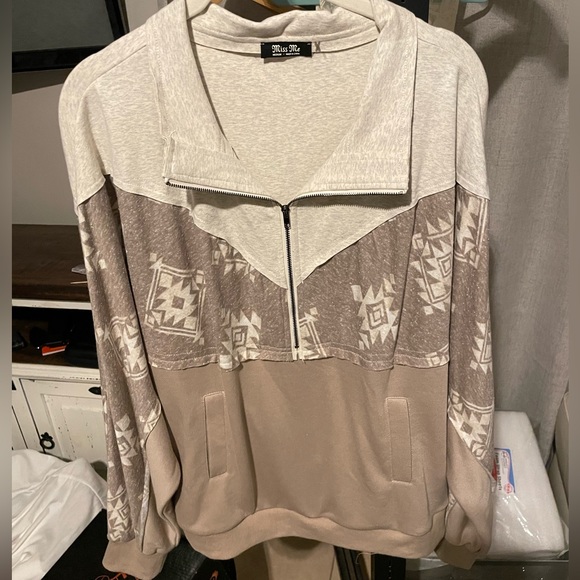 MISS ME | Quarter Zip Pullover - Picture 4 of 6